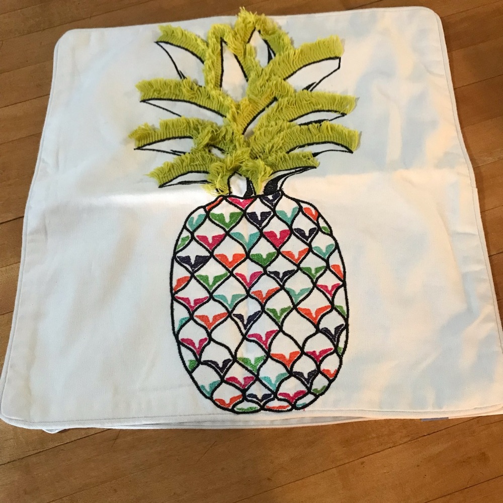 Decorative pineapple pillow cover